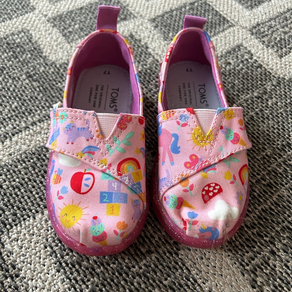 NWOT pink TOMS